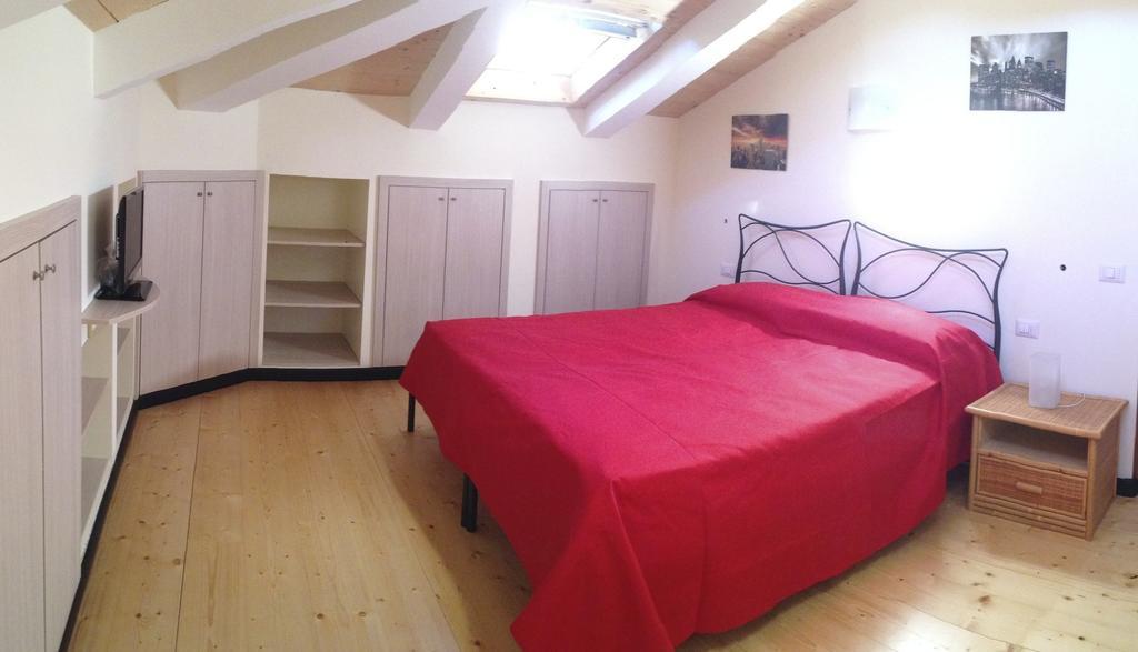 La Casa Di Aaron Apartment Рапало Стая снимка